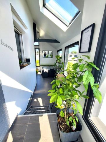 Maison traditionnelle de 127 m² sur sous sol avec garage  .