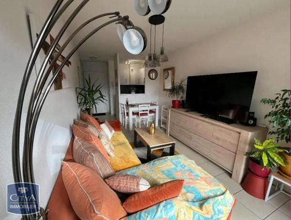 Appartement à louer 2 pièces 38.1m² Béziers (34500)