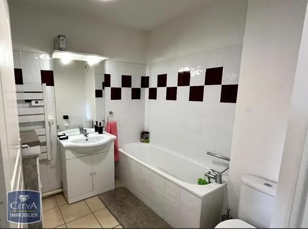 Appartement à louer 2 pièces 38.1m² Béziers (34500)