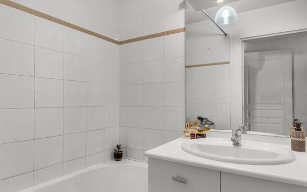 Appartement à vendre    2 pièces • 60 m2 Saint-Laurent-du-Var