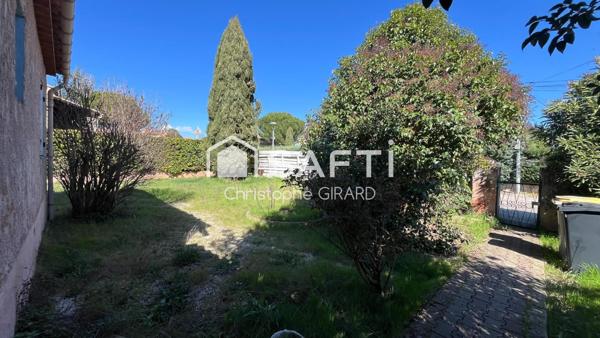 Villa traditionnelle de Type 4 avec Garage et Jardin