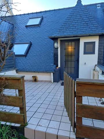 Plougasnou (29630) Plougasnou, appartement T3 duplex accessible de plain pied, avec balcon terrasse et cave.
