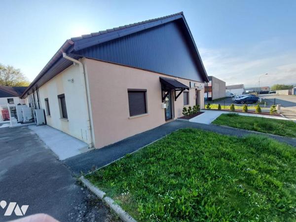 Un local professionnel d'environ 420 m² (équipé en alimentaire-froid)