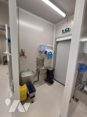 Un local professionnel d'environ 420 m² (équipé en alimentaire-froid)