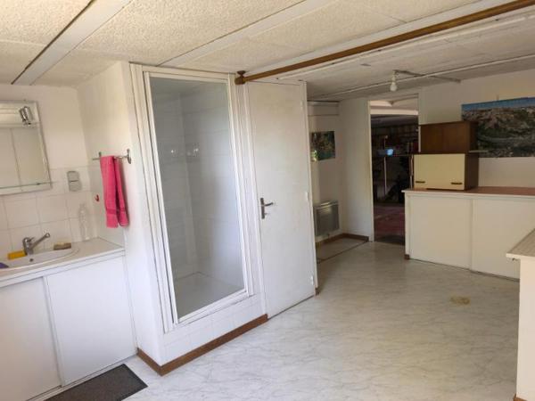 VILLA SUR SOUS SOL AVEC 2 TERRASSES ET JARDIN BURLATS
