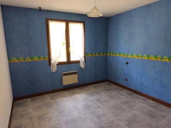 VILLA SUR SOUS SOL AVEC 2 TERRASSES ET JARDIN BURLATS