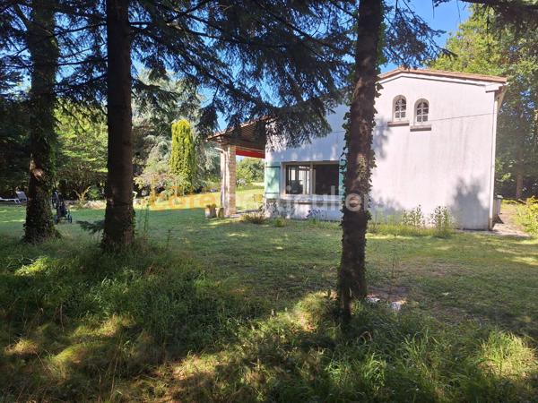 Vente
                Maison190,2 m² - 6 Pièces -
                    ETAULES (17750)
