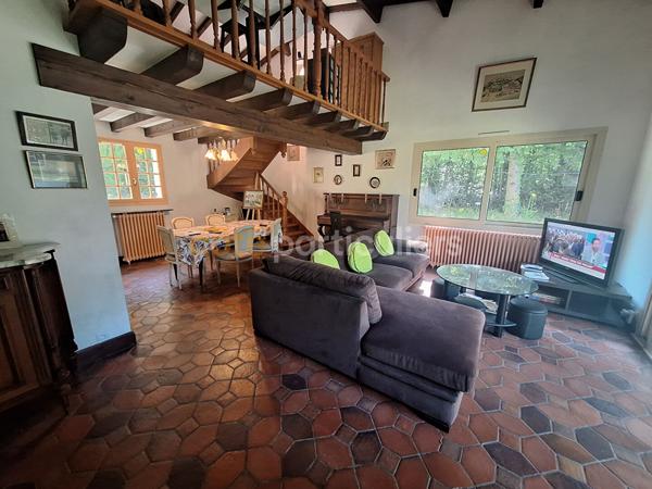 Vente
                Maison190,2 m² - 6 Pièces -
                    ETAULES (17750)