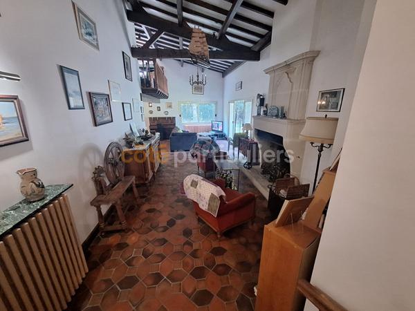 Vente
                Maison190,2 m² - 6 Pièces -
                    ETAULES (17750)