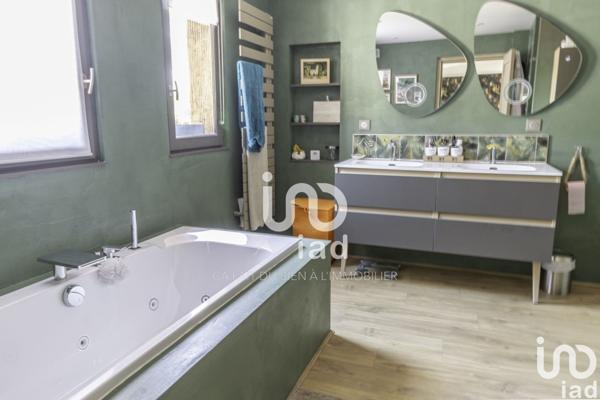 Maison 5 pièces de 266 m² à Criquebeuf-sur-Seine (27340)