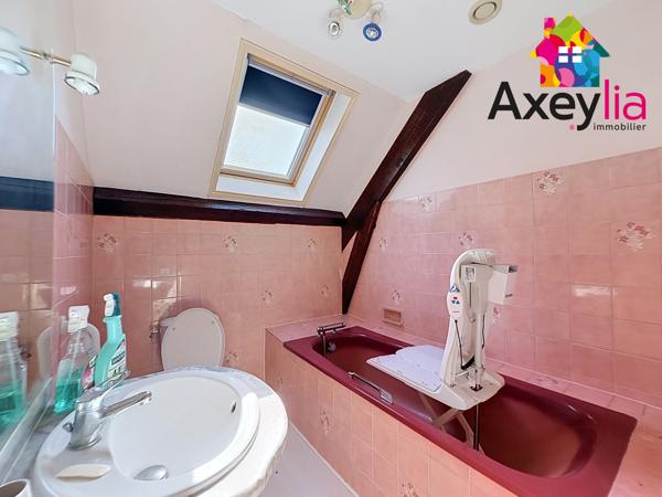 A VENDRE - SAINT-HAON-LE-VIEUX - MAISON FAMILIALE AVEC 5 CHAMBRES, SOUS-SOL, TERRAIN ET BELLE VUE