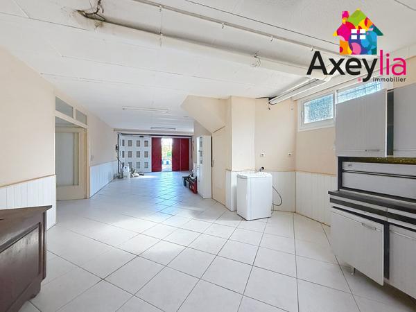 A VENDRE - SAINT-HAON-LE-VIEUX - MAISON FAMILIALE AVEC 5 CHAMBRES, SOUS-SOL, TERRAIN ET BELLE VUE