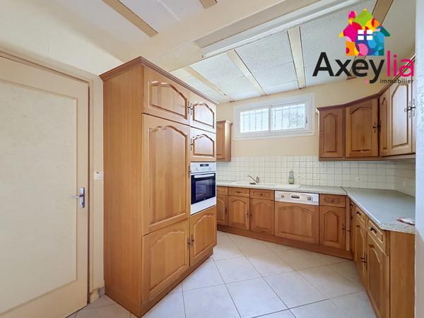 A VENDRE - SAINT-HAON-LE-VIEUX - MAISON FAMILIALE AVEC 5 CHAMBRES, SOUS-SOL, TERRAIN ET BELLE VUE