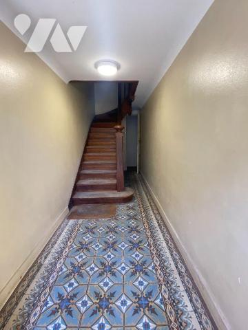 Rue Mandron  Appartement refait sans travaux  traversant avec garage et jardin
Dans une petite...