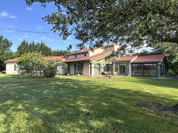 Layrac (47390) AGEN SUD, dans bel environnement, agréable villa familiale de plus de 200m², 6 chambres sur près de 5000m² de