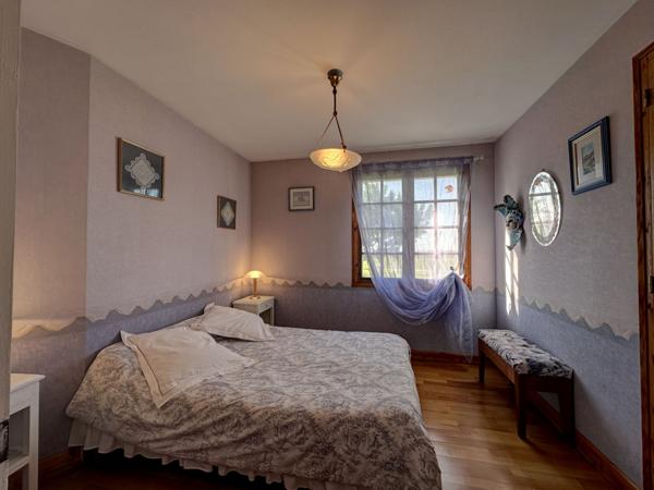 Layrac (47390) AGEN SUD, dans bel environnement, agréable villa familiale de plus de 200m², 6 chambres sur près de 5000m² de