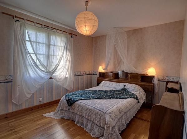 Layrac (47390) AGEN SUD, dans bel environnement, agréable villa familiale de plus de 200m², 6 chambres sur près de 5000m² de