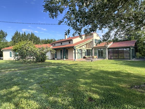 Layrac (47390) AGEN SUD, dans bel environnement, agréable villa familiale de plus de 200m², 6 chambres sur près de 5000m² de