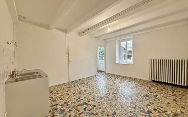 Maison à vendre    2 pièces •  Perrigny-sur-l'Ognon