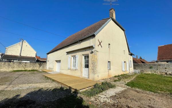 Maison à vendre    2 pièces •  Perrigny-sur-l'Ognon