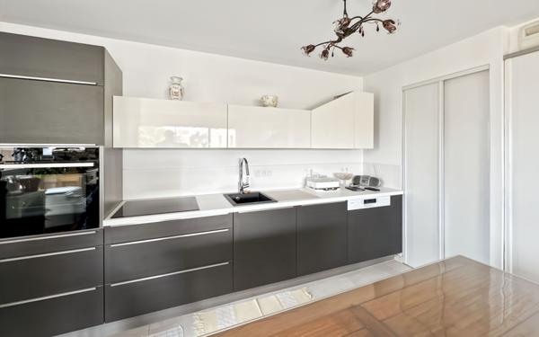 Appartement à vendre    3 pièces • 71,10 m2 Saint-Raphaël