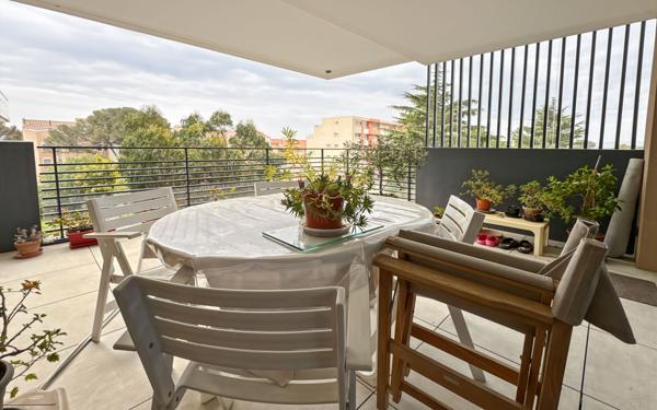 Appartement à vendre    3 pièces • 71,10 m2 Saint-Raphaël