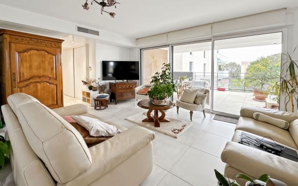 Appartement à vendre    3 pièces • 71,10 m2 Saint-Raphaël