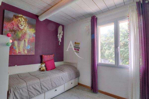 VILLA TYPE 6 AU CALME DE 172M2 AVEC JARDIN GARAGE ABRI VOITURE DOUBLE ET PISCINE