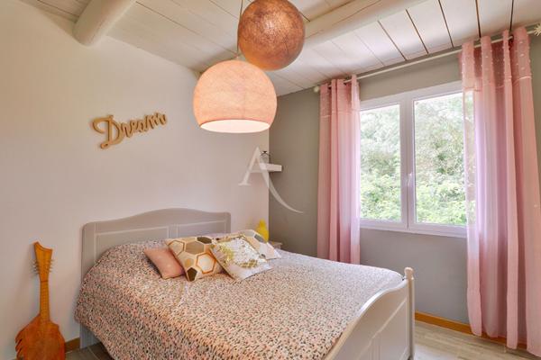 VILLA TYPE 6 AU CALME DE 172M2 AVEC JARDIN GARAGE ABRI VOITURE DOUBLE ET PISCINE