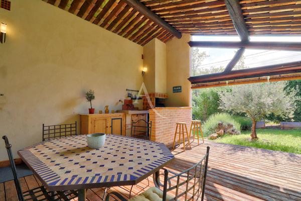 VILLA TYPE 6 AU CALME DE 172M2 AVEC JARDIN GARAGE ABRI VOITURE DOUBLE ET PISCINE