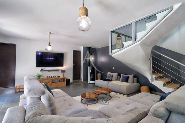VILLA TYPE 6 AU CALME DE 172M2 AVEC JARDIN GARAGE ABRI VOITURE DOUBLE ET PISCINE