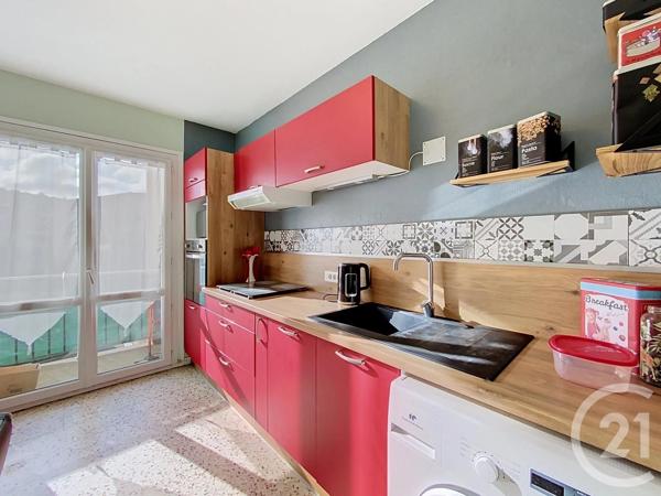 Appartement T3 à vendre  5 pièces - 80,10 m 2   LE PUY EN VELAY  - 43
