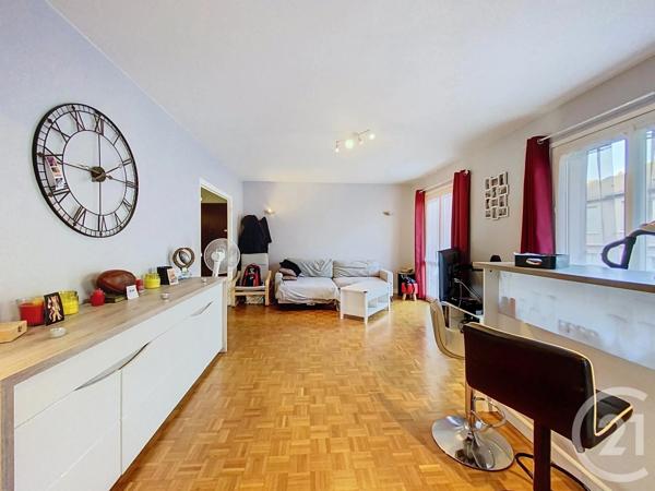 Appartement T3 à vendre  5 pièces - 80,10 m 2   LE PUY EN VELAY  - 43