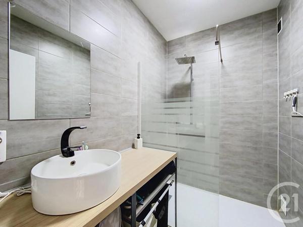 Appartement T3 à vendre  5 pièces - 80,10 m 2   LE PUY EN VELAY  - 43