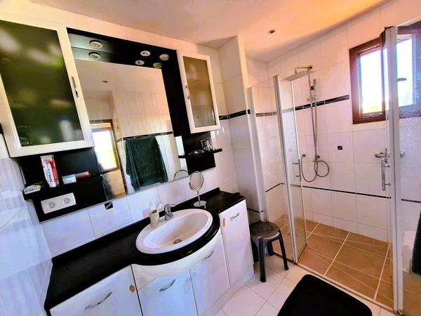Maison d'architecte de 250 m²  4 chambres Terrain de plus de 5 000 m² Proche Paisance et Nogaro