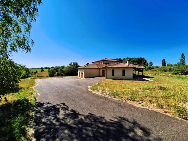 Maison d'architecte de 250 m²  4 chambres Terrain de plus de 5 000 m² Proche Paisance et Nogaro