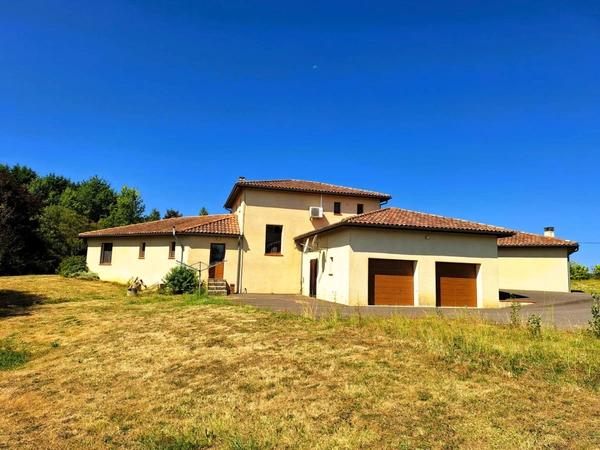 Maison d'architecte de 250 m²  4 chambres Terrain de plus de 5 000 m² Proche Paisance et Nogaro