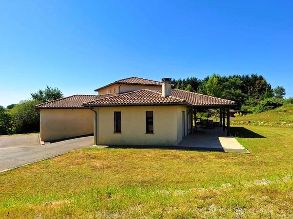 Maison d'architecte de 250 m²  4 chambres Terrain de plus de 5 000 m² Proche Paisance et Nogaro