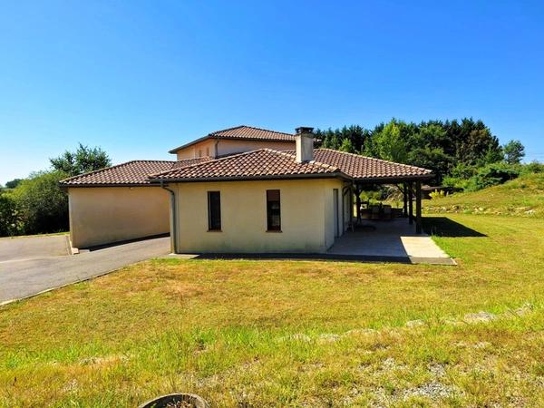 Maison d'architecte de 250 m²  4 chambres Terrain de plus de 5 000 m² Proche Paisance et Nogaro