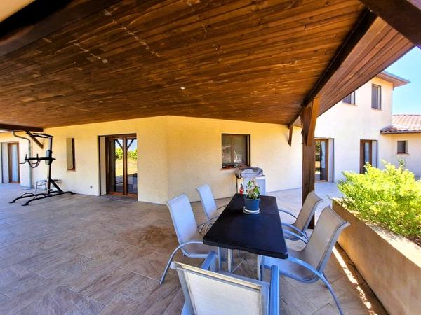 Maison d'architecte de 250 m²  4 chambres Terrain de plus de 5 000 m² Proche Paisance et Nogaro