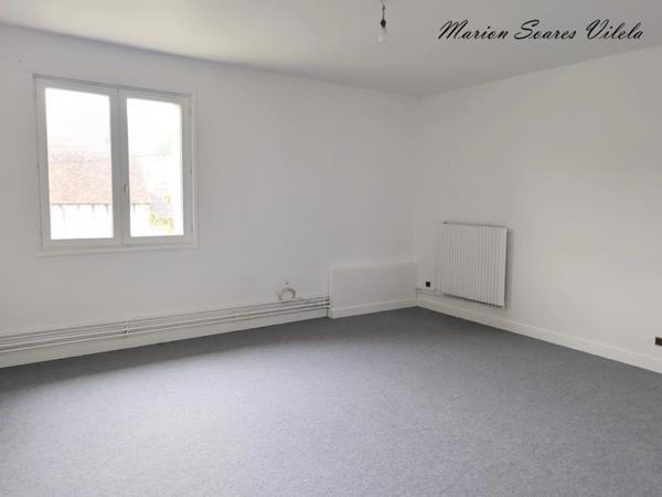 Ensemble immobilier composé de 2 maisons accolées sur beau terrain de plus de 900 m² à Provins.