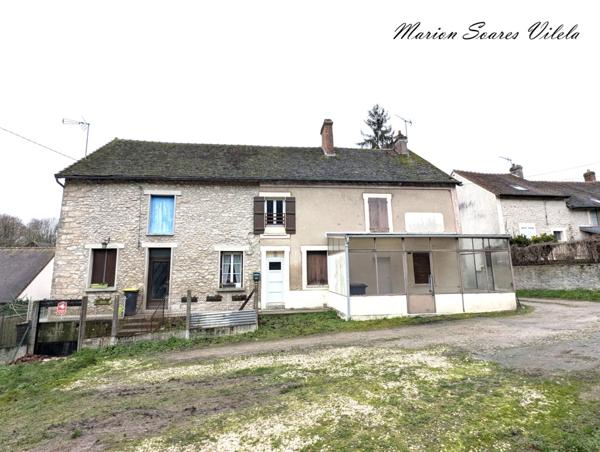 Ensemble immobilier composé de 2 maisons accolées sur beau terrain de plus de 900 m² à Provins.