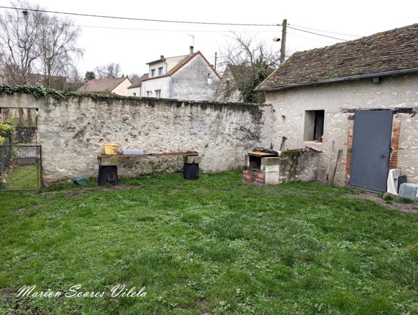 Ensemble immobilier composé de 2 maisons accolées sur beau terrain de plus de 900 m² à Provins.