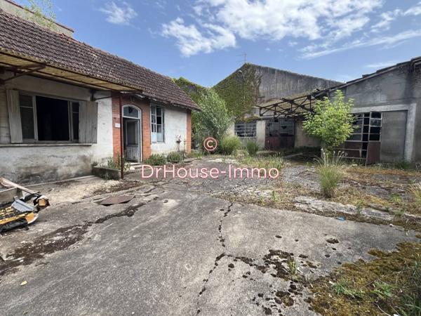 Bien immobilier à vendre de 1 200 m²