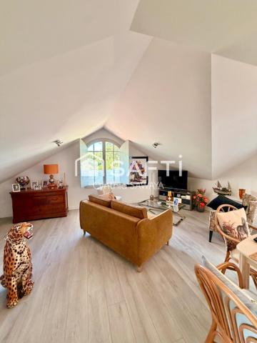 Bel appartement T2 lumineux avec loggia, cave, place de parking couverte et ascenseur!