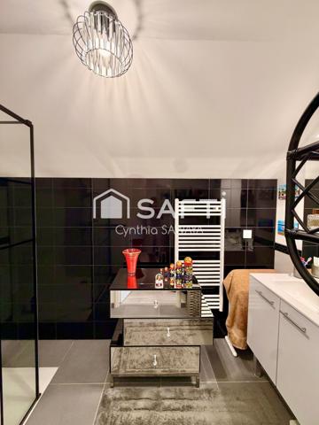Bel appartement T2 lumineux avec loggia, cave, place de parking couverte et ascenseur!