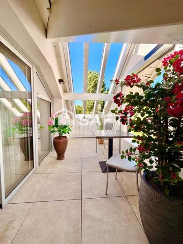 Bel appartement T2 lumineux avec loggia, cave, place de parking couverte et ascenseur!
