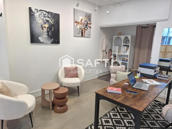 LOCAL Commercial LA ROCHELLE avec vitrine RDC