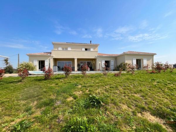 Maison
         7 pièces
        - 186 m² Bien prestige 525 000 € *