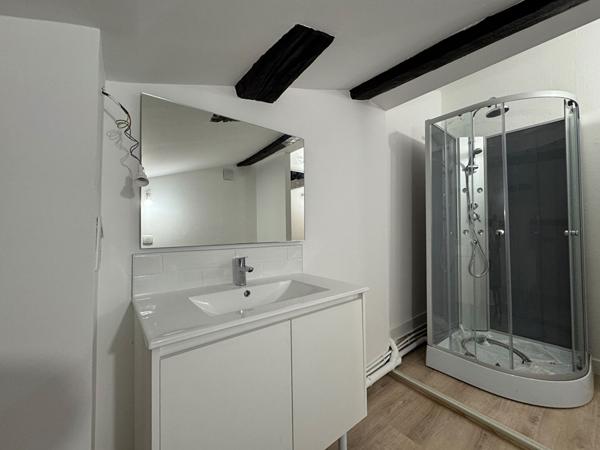 A louer, dans le coeur historique de Périgueux, bel Appartement T1 entièrement restauré